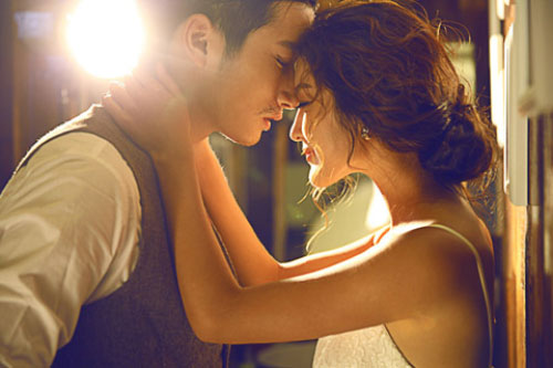 Cà phê với tình nhân, lại bắt gặp chồng đi khách sạn với bồ