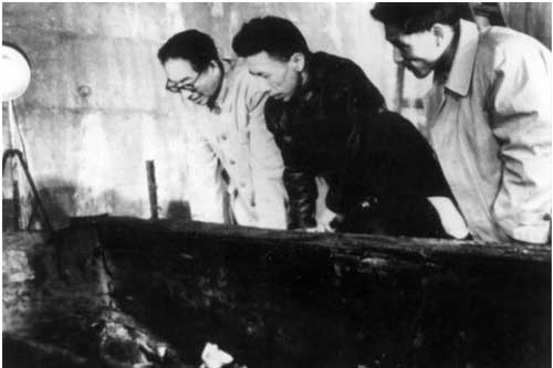 Người nông dân đóng tủ gỗ từ quan tài Hoàng đế, 4 đứa con lập tức chết tức tưởi và chân tướng của cái gọi là "lời nguyền hoàng tộc"