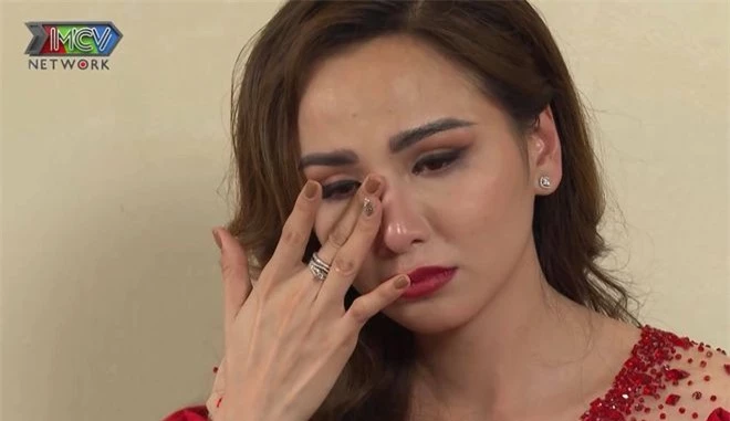 Hoa hậu Diễm Hương rơi nước mắt kể về 10 năm chữa bệnh trầm cảm - ảnh 1