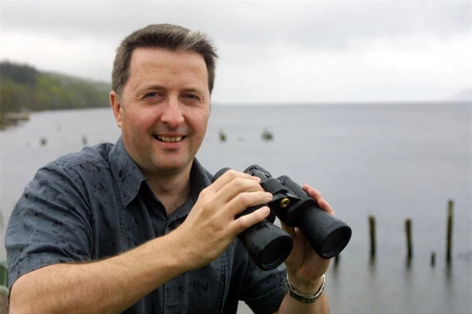 Quái vật hồ Loch Ness bất ngờ xuất hiện sau 9 tháng mất tích?