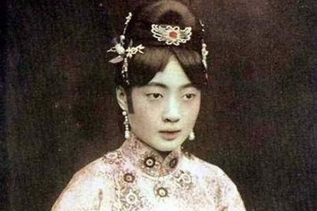 Hoàng hậu cuối cùng nhà Thanh "nghiện" khỏa thân để che lấp thiếu thốn trong đời sống chăn gối