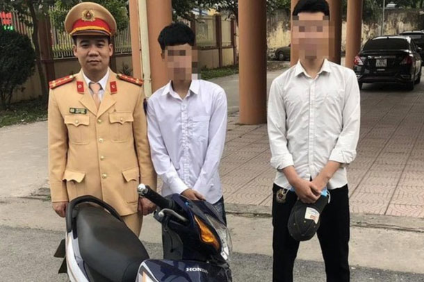 Hai lần xử phạt nam thanh niên "bốc đầu" xe khoe mạng xã hội