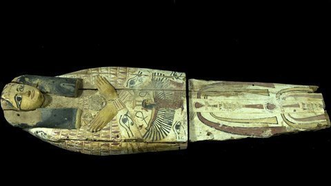 Phát hiện nắp quan tài xác ướp tuyệt đẹp