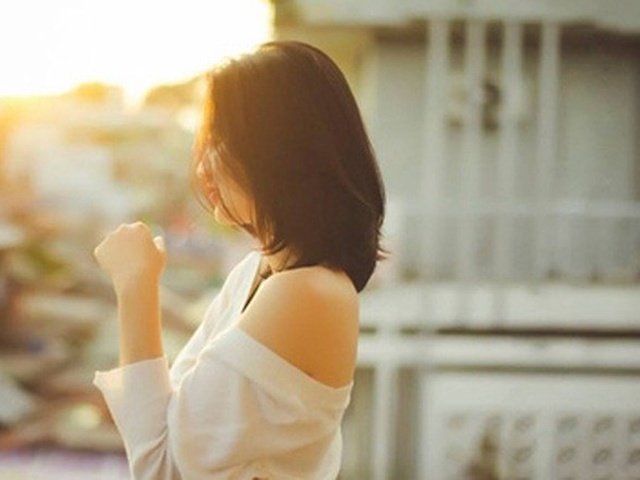 Tin nhắn của chị chồng khiến người vợ trẻ bức xúc