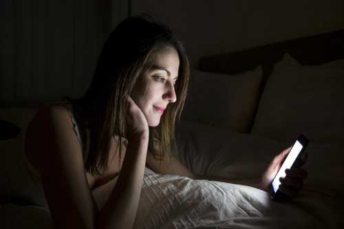 10 thói quen hàng ngày gây tổn hại thị lực của bạn