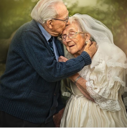 Đây là bộ ảnh cưới giàu cảm xúc dễ làm nhiều người tin vào tình yêu vĩnh cửu