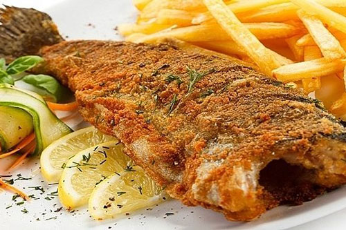 Dùng thêm thứ này khi rán cá giúp cá hết sạch mùi tanh, giòn tan không dính chảo