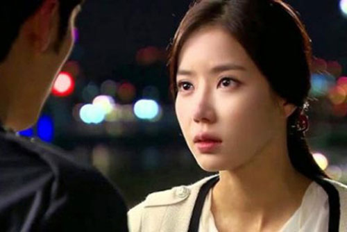 Chết lặng khi biết chồng và gái ế cơ quan 'giao lưu tình cảm'