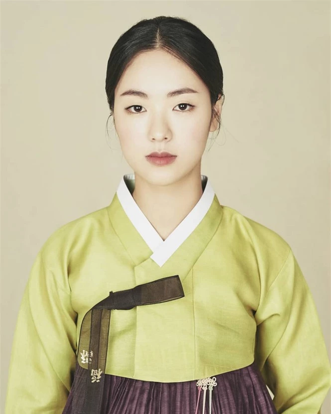 Loạt mỹ nhân Hàn đẹp như cổ tích trong trang phục truyền thống hanbok - ảnh 11