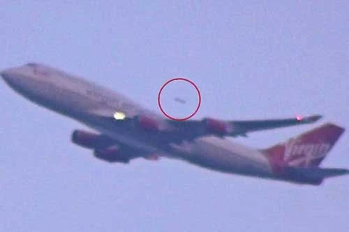 UFO xuất hiện ở sân bay JFK New York. (Nguồn: Daily Mail)