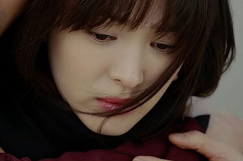 Rơi nước mắt nhìn chồng và bạn thân nắm chặt tay nhau thú nhận chuyện 'động trời'