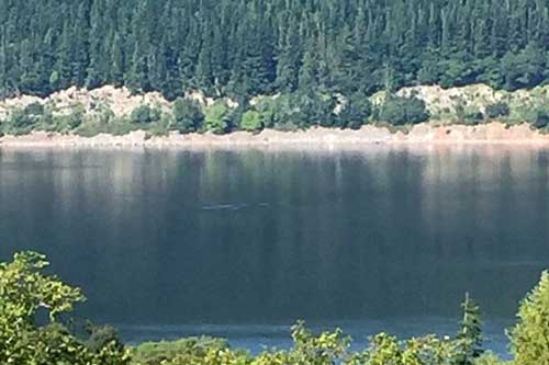 Phát hiện vật 'khổng lồ' bí ẩn trên mặt hồ Loch Ness