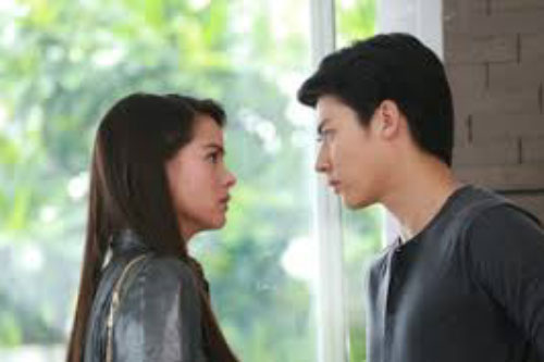 Vợ thông báo sẽ đi xem phim với đồng nghiệp, tôi đồng ý luôn mà không ngờ đây là cái bẫy vợ dẫn dụ để biến sai thành đúng