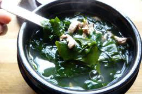 Bí quyết nấu canh rong biển giải rượu, bia tức thời