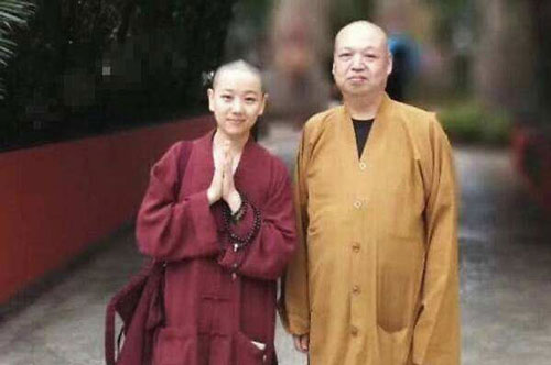 Nổi tiếng nhờ “Hoàn Châu cách cách”, vô số người chờ đợi cô lớn nhưng ở tuổi 31 lại lựa chọn cạo tóc làm ni cô