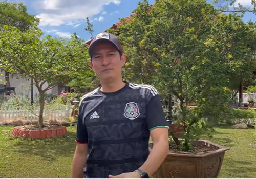 Huy Khánh hé lộ hình ảnh đặc biệt khi tới thăm nhà thờ Tổ trăm tỷ của Hoài Linh