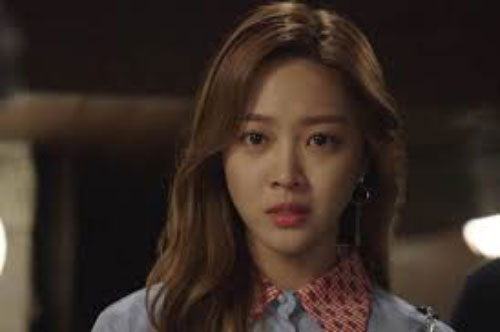 Thấy túi áo chồng có hóa đơn mua son, tôi mò tới tận công ty để ba mặt một lời, cuối cùng bẽ bàng vì câu nói của đồng nghiệp