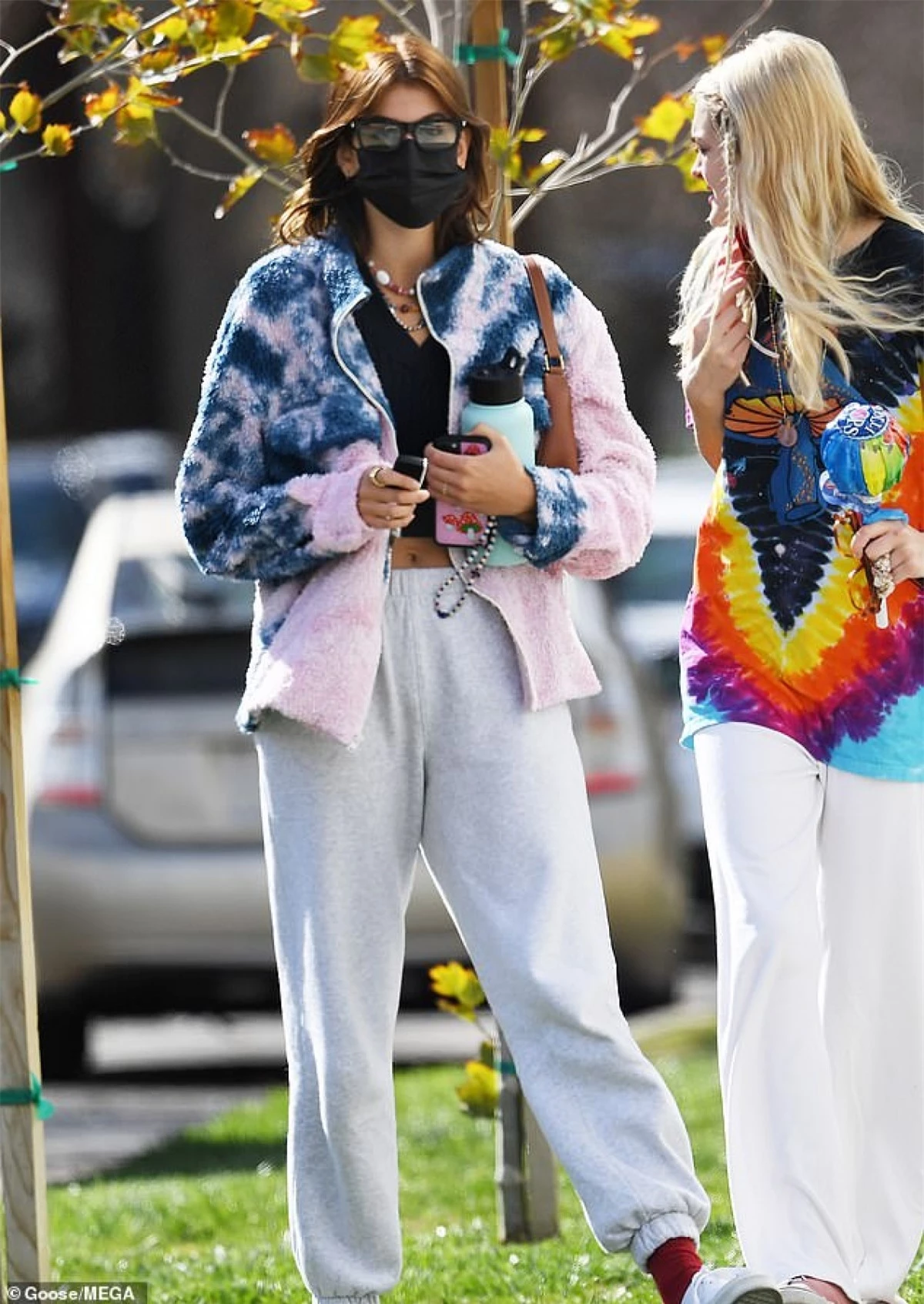 Con gái siêu mẫu Cindy Crawford diện trang phục thể thao ra phố.
