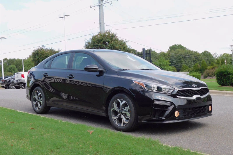 1. Kia Forte - Kia Cerato (giá khởi điểm: 17.890 USD).