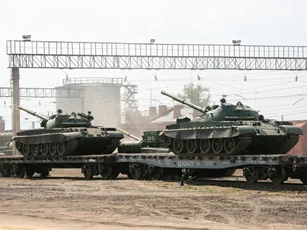 Ukraine đã chuyển 450 xe tăng và 230 MLRS tới Donbass