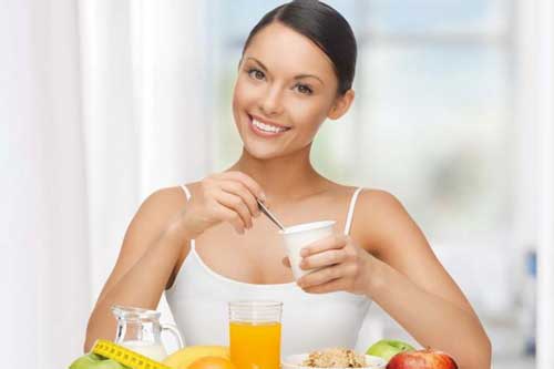 7 sai lầm khi ăn sữa chua khiến đồ bổ thành 'chất độc'