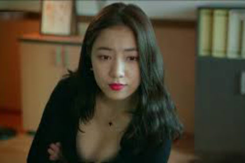 Thấy cô gái mặc váy ngắn cũn cỡn, tôi liền buông lời trêu ghẹo để rồi ngượng chín mặt khi 4 mắt chạm nhau