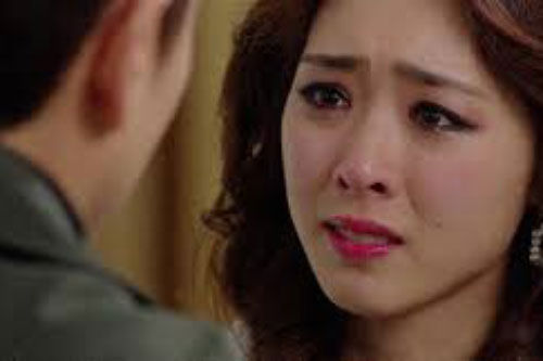 Nghe cuộc nói chuyện của bạn trai với chị gái, tôi bủn rủn chân tay khi biết mục đích anh chiều chuộng tôi bấy lâu