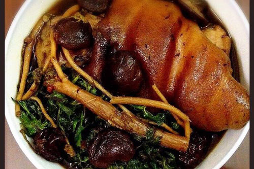 Mách bạn cách làm chân giò hầm thuốc bắc tầm bổ cho cả nhà