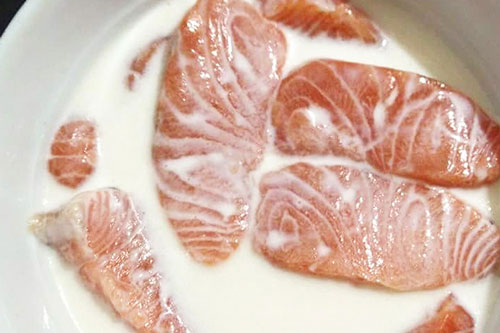 Mẹ chồng "giận tím người" khi con dâu đổ sữa tươi vào cá, nhưng không ngờ điều kỳ diệu xảy ra