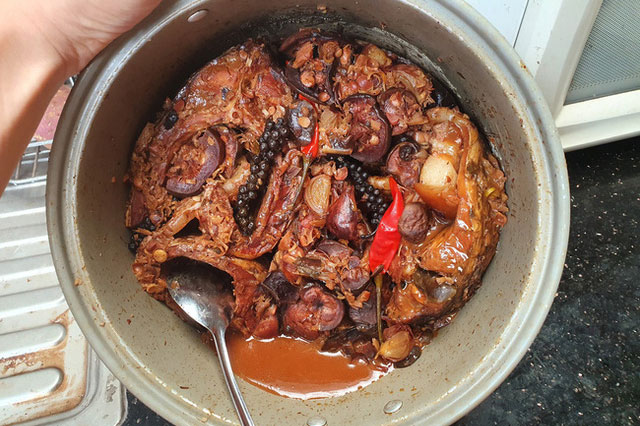 Mẹ 8x chỉ cách kho cá vừa nhàn vừa ngon bằng nồi cơm điện, hội chị em lười ai cũng có thể học theo dễ dàng