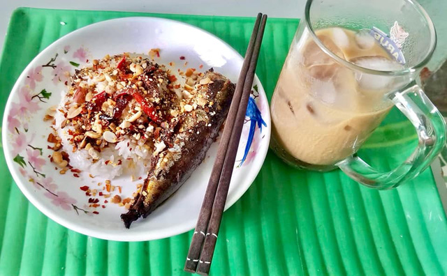 Kỹ thuật kho cá 3 lửa: Nghe lạ đời nhưng thành quả lại ngon nức nở, cá không tanh, đậm đà, thơm bùi, để cả tháng vẫn không sợ hỏng