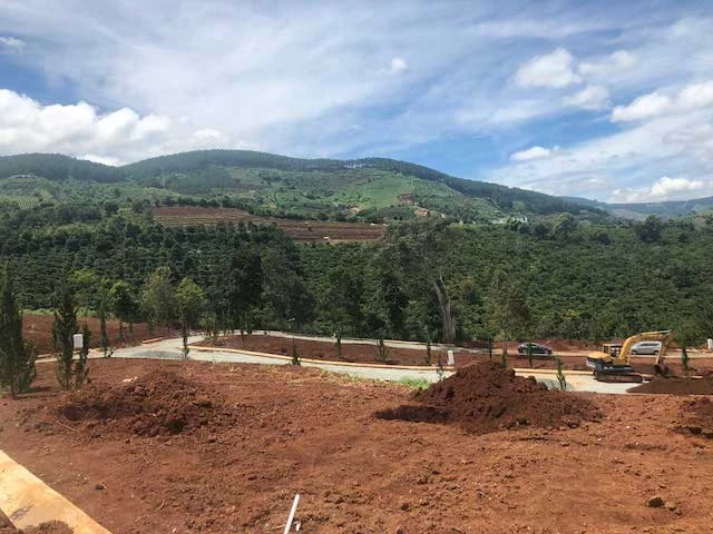 Huyện Lâm Hà mạnh tay ngăn chặn tình trạng hiến đất làm đường. Huyện Lâm Hà mạnh tay ngăn chặn tình trạng hiến đất làm đường.