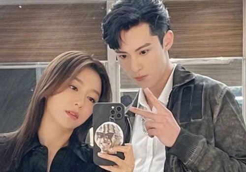 'Phú Sát Hoàng Hậu' Tần Lam tình tứ với mỹ nam kém 19 tuổi, dấy nghi vấn hẹn hò