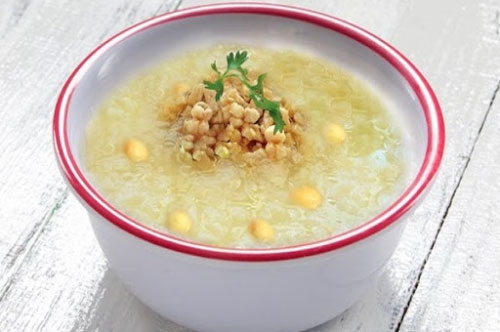 Tuyệt chiêu nấu cháo gà hạt sen đậu xanh ăn dặm cực ngon, bé nào cũng thích