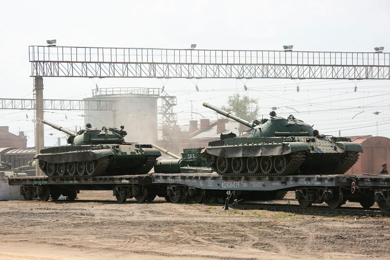 Ukraine đã chuyển 450 xe tăng và 230 MLRS tới Donbass.