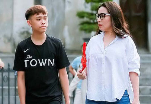 Hồ Văn Cường lần đầu tiết lộ cuộc sống và mối quan hệ với Phi Nhung sau khi bị mẹ nuôi 'tố'