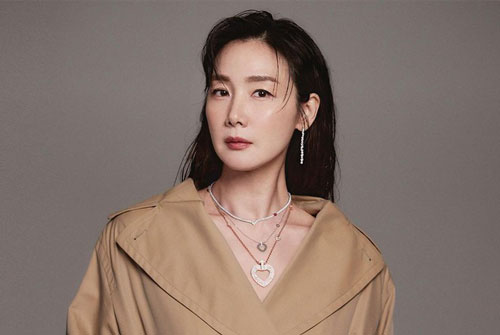 Người hâm mộ thích thú khoảnh khắc nhí nhảnh của 'người đẹp khóc' U50 Choi Ji Woo