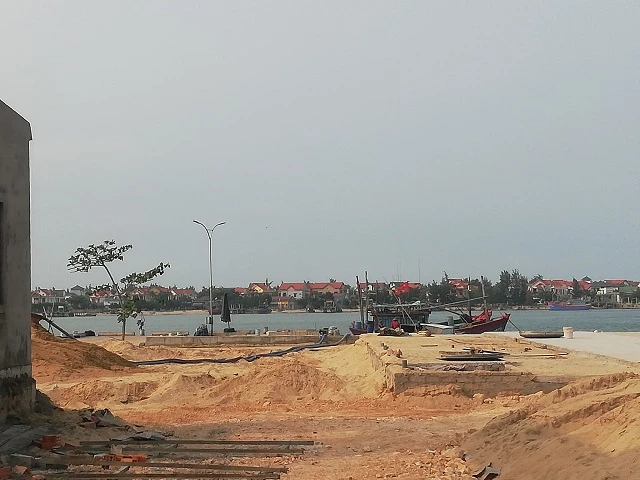 Khu dịch vụ hậu cần nghề cá Việt Trung lợi dụng đang xây dựng để khai thác cát trái phép