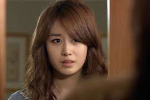 Trong bữa cơm, em dâu dằn dỗi quăng đũa bỏ bữa ngay trước mặt bố mẹ chồng làm cả nhà ngao ngán nhìn nhau