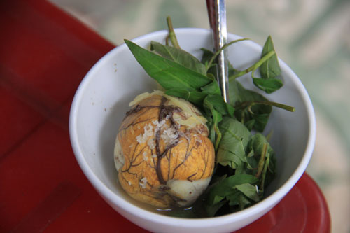 Sai lầm khi ăn trứng vịt lộn không những không tốt mà còn hại sức khỏe