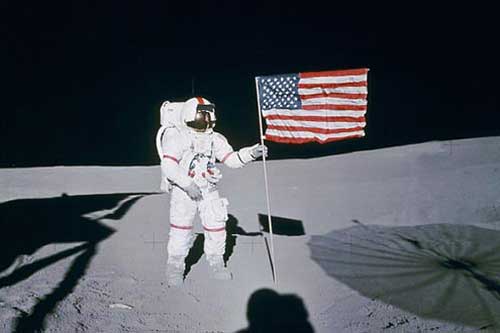 Phi hành gia NASA: Người ngoài hành tinh từng cứu nhân loại khỏi chiến tranh hạt nhân