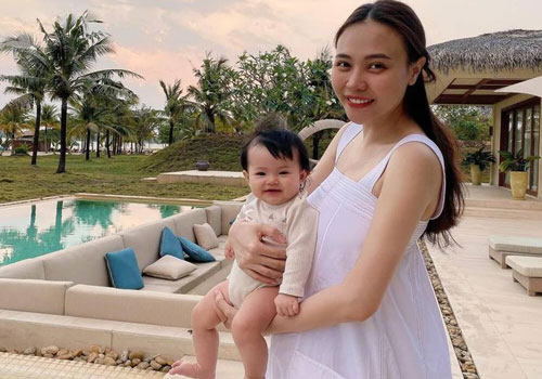 Đàm Thu Trang bị nghi ngờ đang mang bầu lần 2 dù mới sinh con 7 tháng