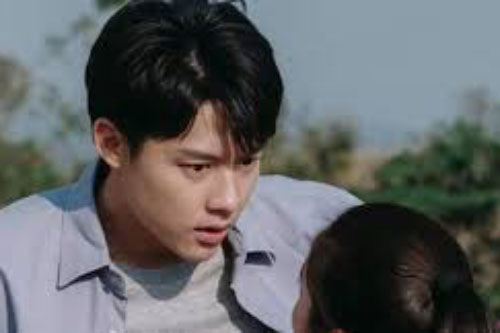 Vợ muốn thuê người trông con đi làm lại thì chồng tuyên bố: "Không làm được phải tự bỏ hết tiền", để rồi tiếng gọi bi bô ấy đủ khiến anh ta "tái mét"