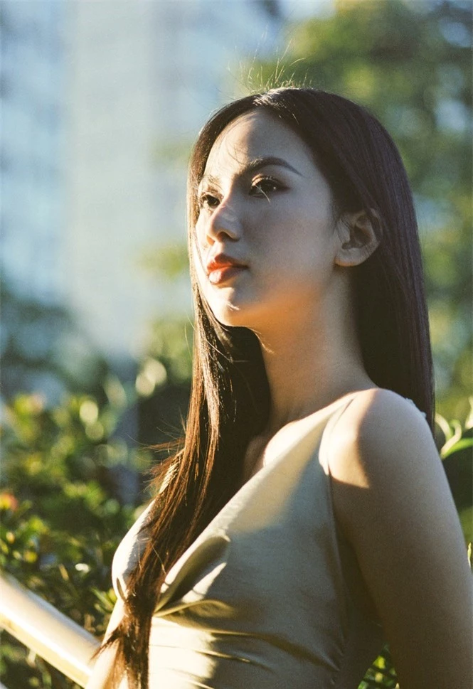 Cô gái có làn da đẹp nhất Hoa hậu Việt Nam 2020 xinh 'mong manh như sương khói'  - ảnh 7