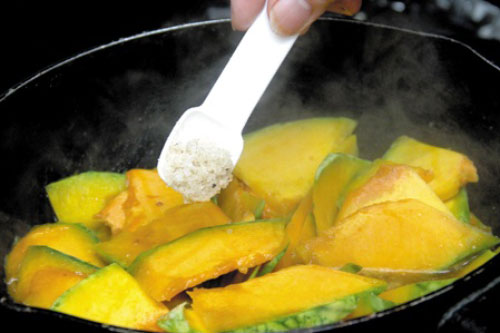 Kinh nghiệm nấu ăn: Nêm gia vị không đúng lúc sẽ gây hại sức khỏe