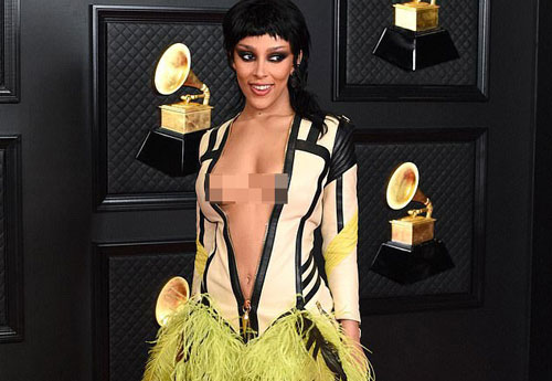 ‘Nóng mặt’ với bộ cánh hở bạo của Doja Cat tại Grammy 2021
