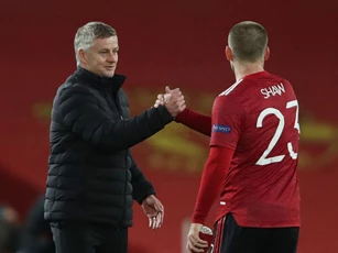 MU sắp thưởng to cho Luke Shaw