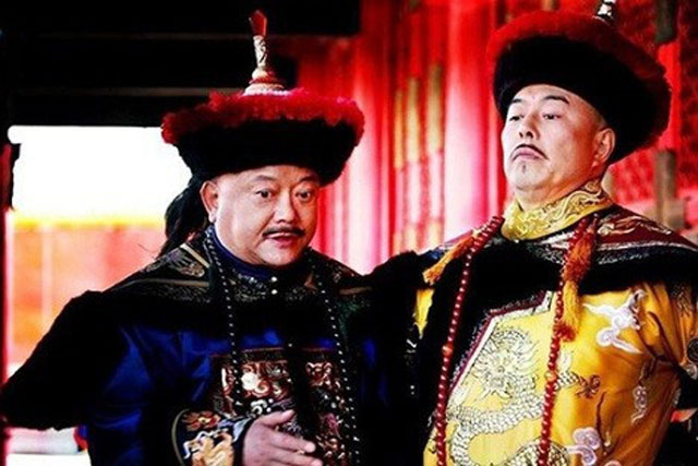 Hoàng đế Càn Long chỉ viết một chữ duy nhất đã đoán được cái kết lăng trì của Hòa Thân?