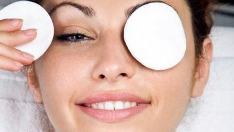 "Đánh bay" quầng thâm mắt bằng những nguyên liệu không ngờ trong bếp nhà bạn