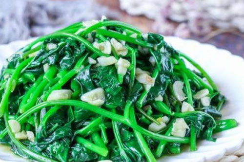 Công thức làm rau lang xào tỏi thơm lừng mà không bị nhũn